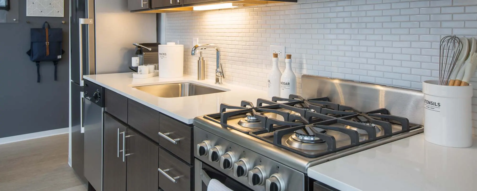 Quartz countertops at Exhibit On Superior in Chicago, Illinois